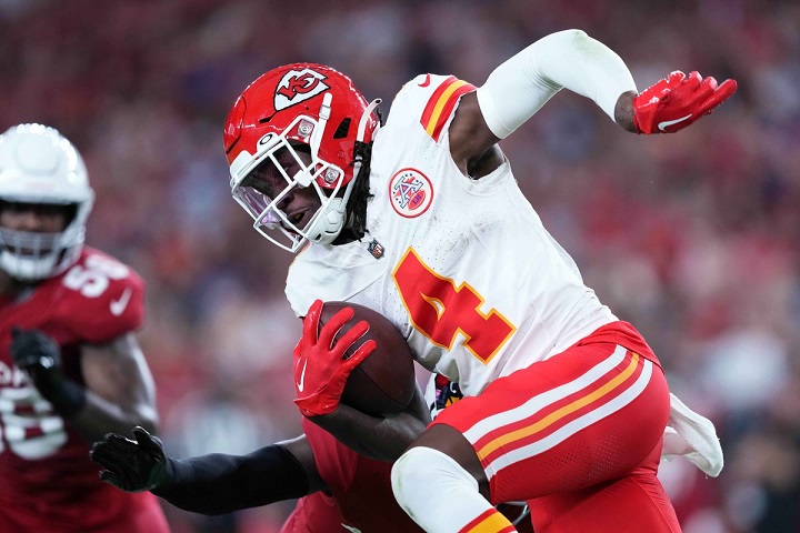 Patrick Mahomes går in på planen för att ta vinsten lätt